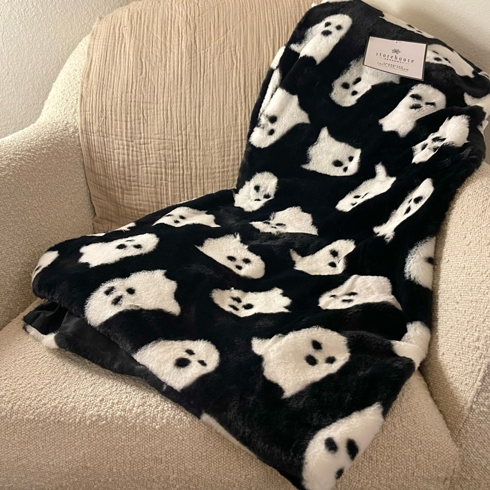 NWT + RARE Storehouse Halloween Ghosts Koda Fur Oversized Throw Blanket
